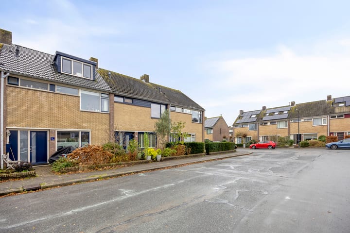 Photo 27 of Voltairestraat 16