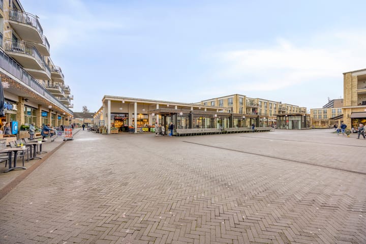 Photo 28 of Voltairestraat 16