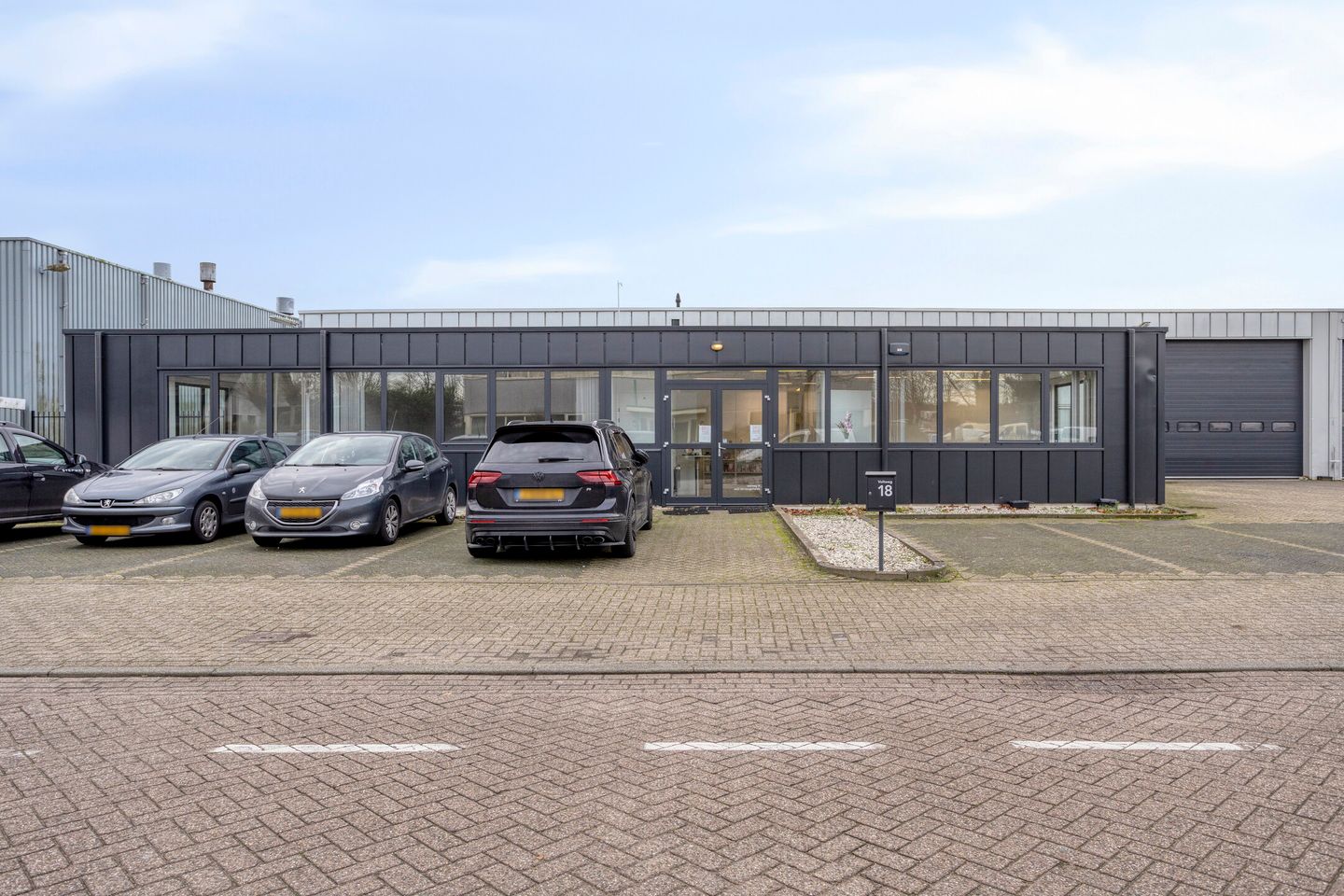 Bekijk foto 2 van Voltweg 18