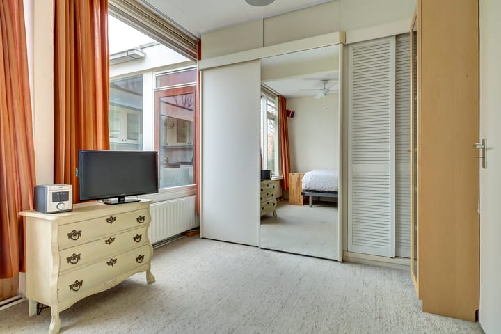 Photo 16 of Burgemeester Gaststraat 10