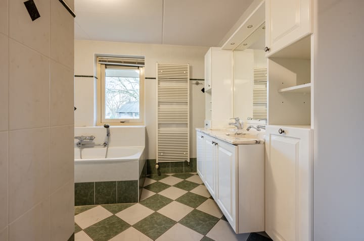 Foto 35 van Februaristraat 115