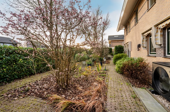 Foto 47 van Februaristraat 115