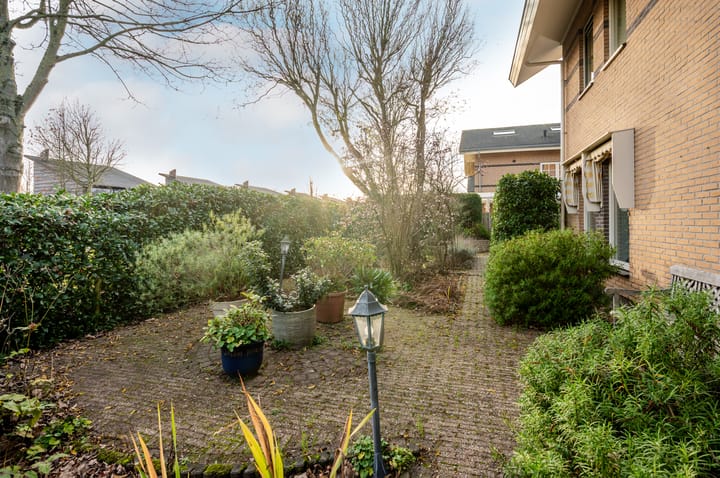 Foto 48 van Februaristraat 115