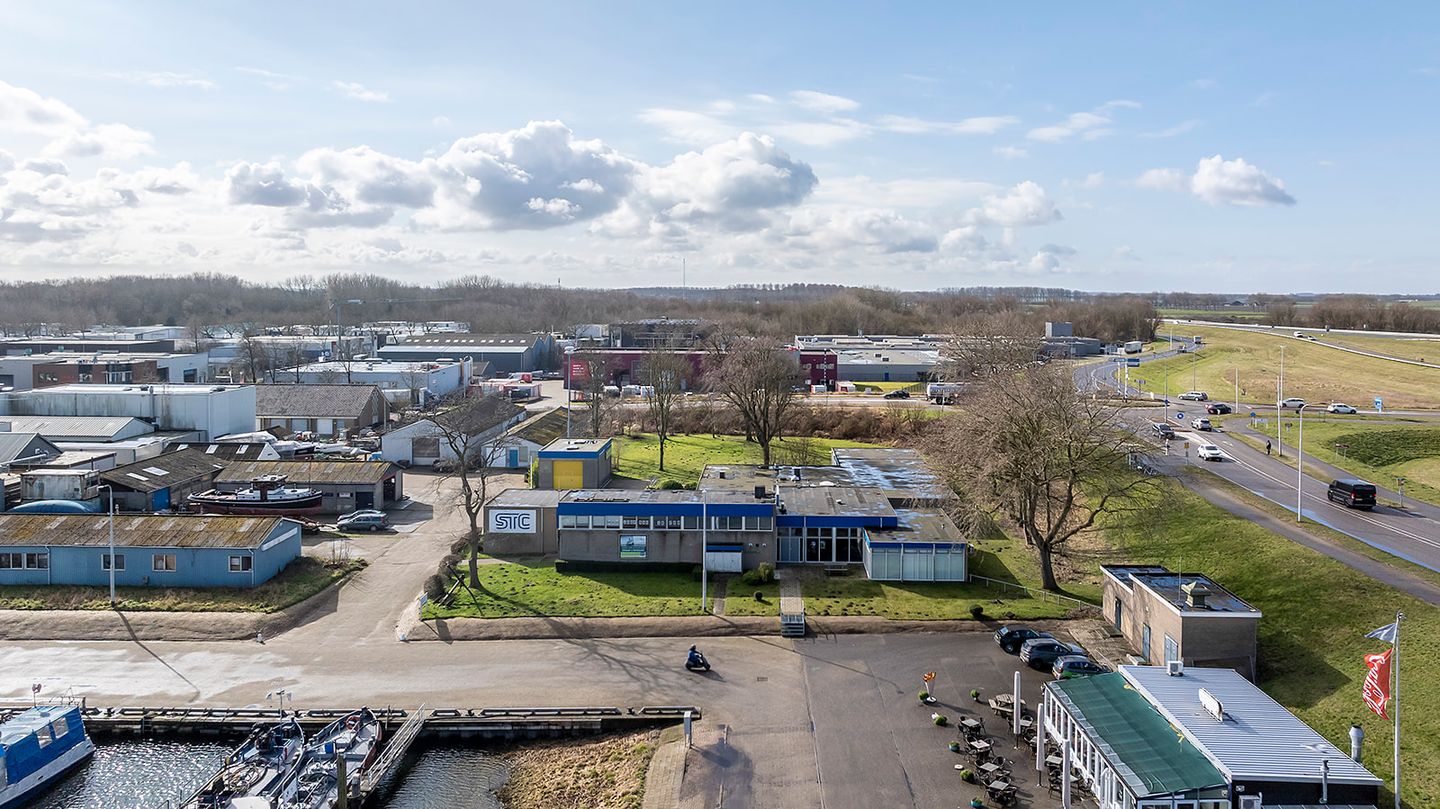 View photo 2 of Deltahaven 4