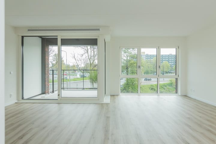 Photo 2 of Roolandweg 43