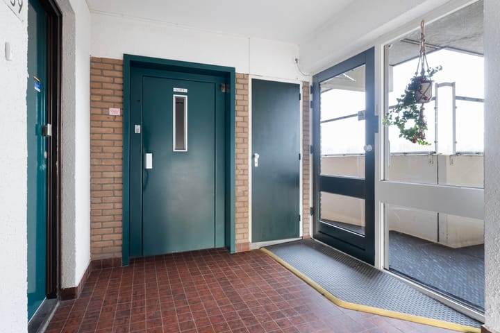 Photo 11 of Haringvlietstraat 107