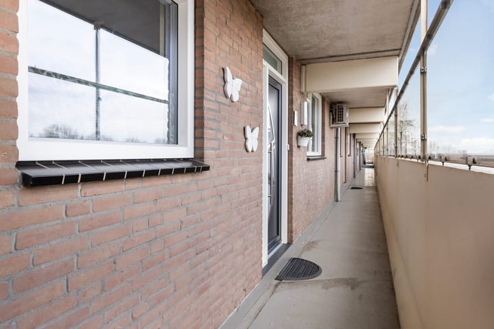 Photo 12 of Haringvlietstraat 107