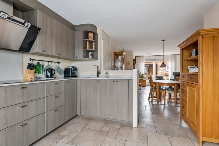 Photo 4 of J.H. L.-van Herwaardenstraat 61