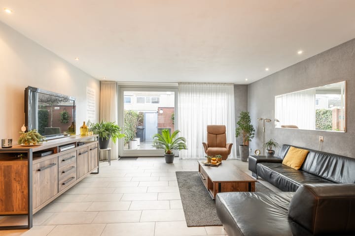 Photo 2 of Heliotroop 35