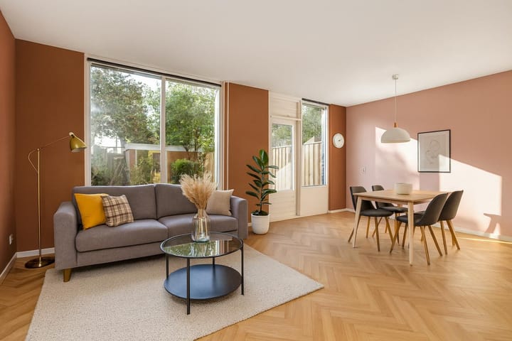 Photo 3 of Van den Helmstraat 6