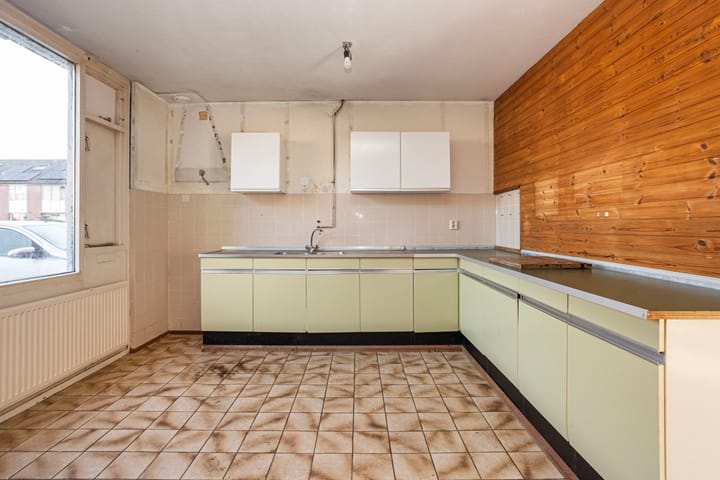 Photo 4 of Van den Helmstraat 6