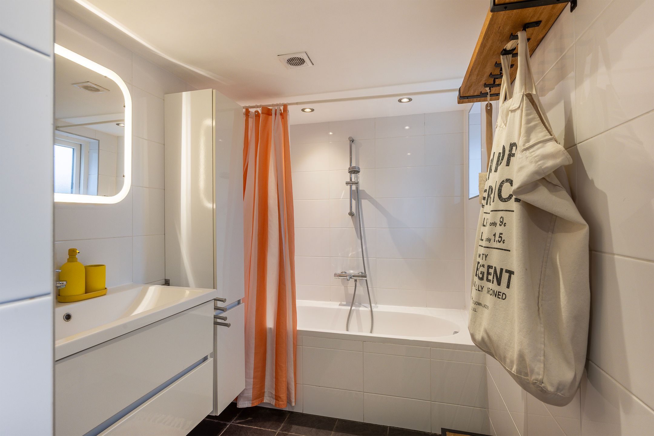 Foto 24 van Leliestraat 15