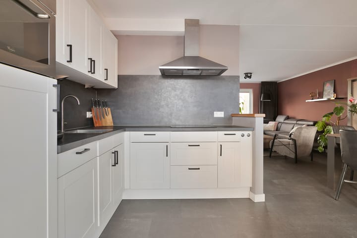 Photo 13 of Reeneik 40