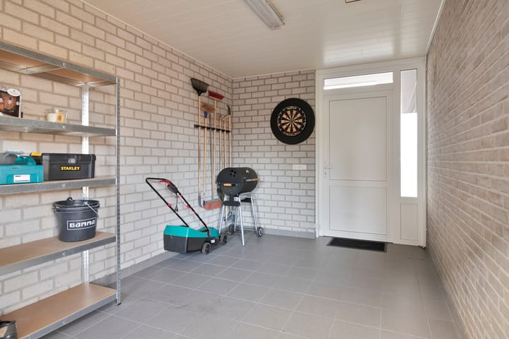 Photo 32 of Reeneik 40