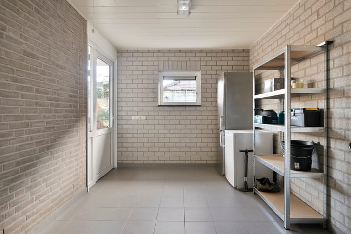 Photo 33 of Reeneik 40