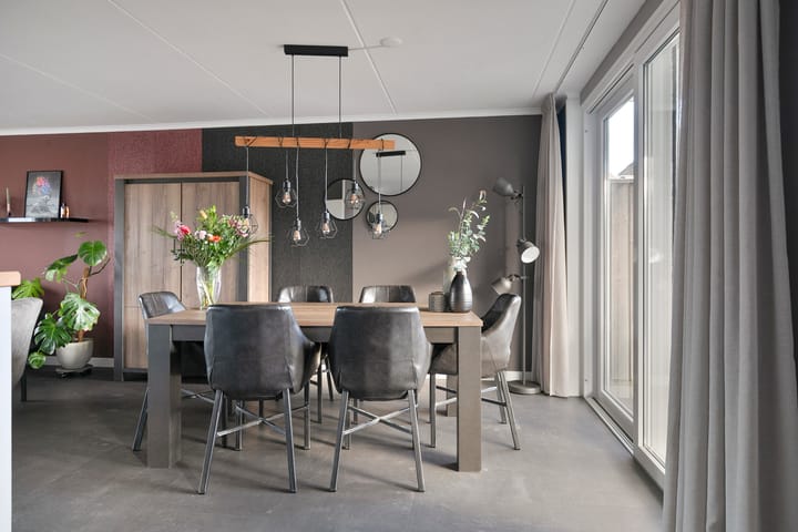 Photo 9 of Reeneik 40