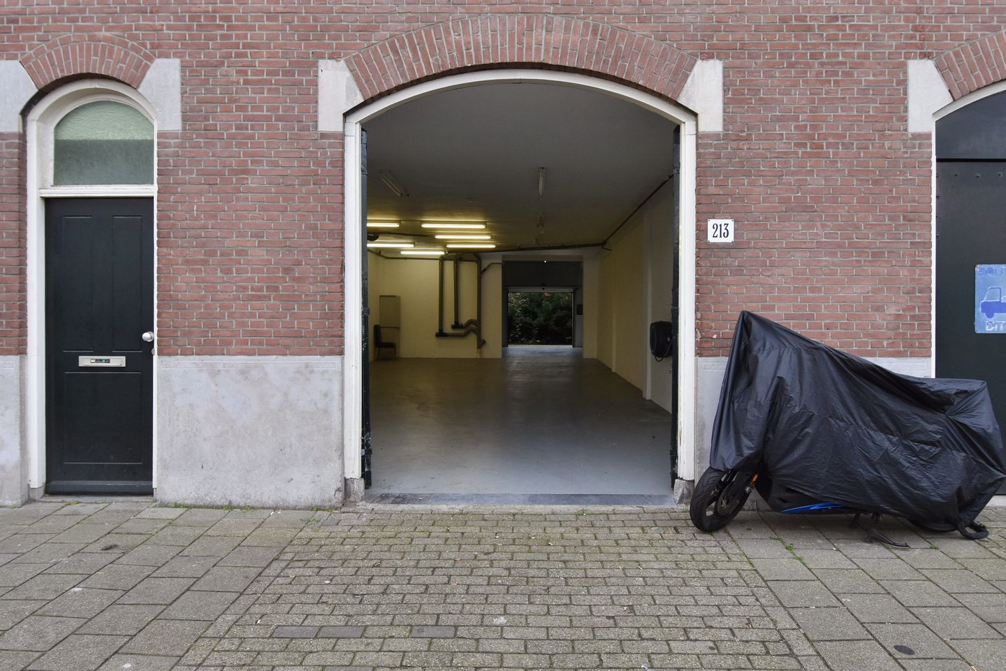 Bekijk foto 2 van Lekstraat 213