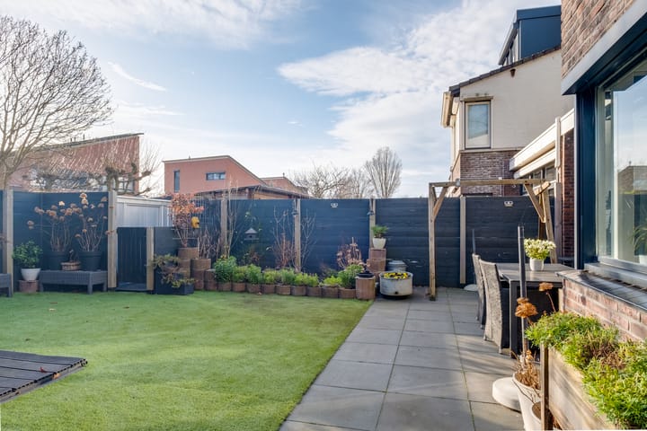 Foto 36 van Dirk Schäferstraat 14