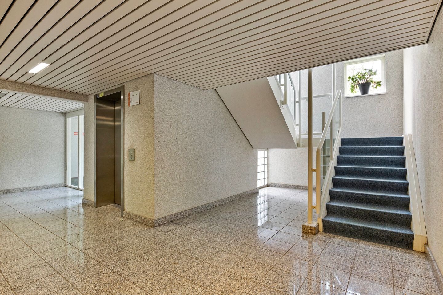 Foto 25 van Hoofdweg 244-B