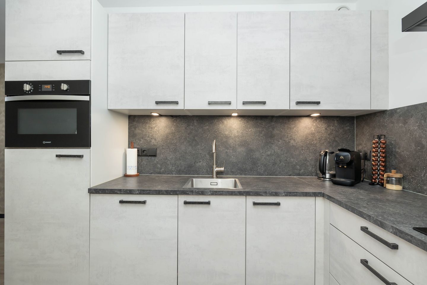 Photo 20 of Jennerstraat 58