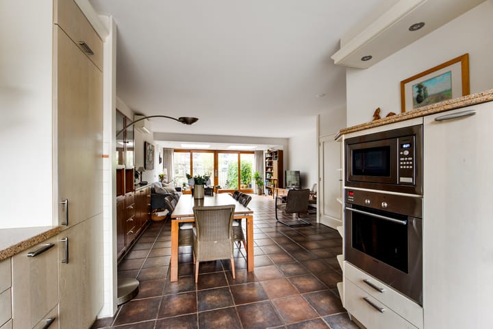 Foto 9 van Cosmeaduin 32