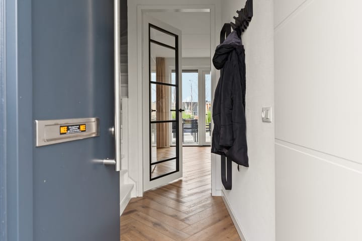 Foto 9 van Michael Faradaystraat 82