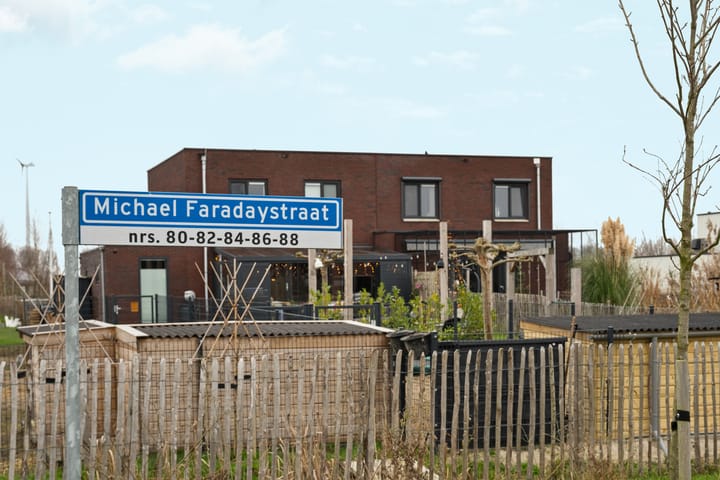 Foto 44 van Michael Faradaystraat 82