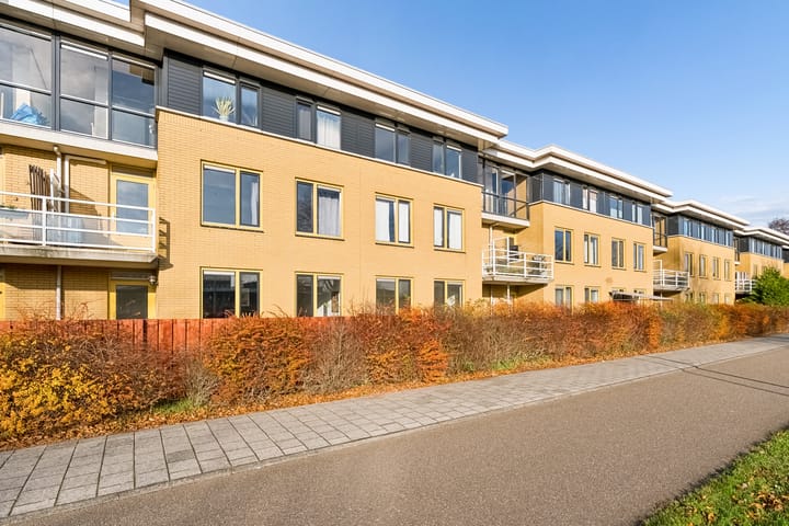 Photo 3 of Voorjaarstraat 26