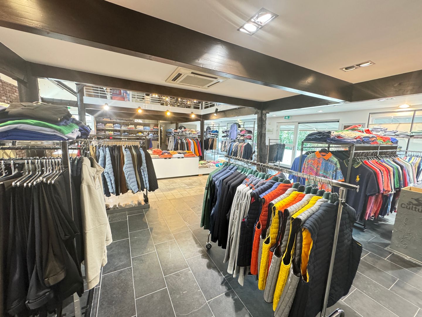 View photo 2 of Hoofdweg 254