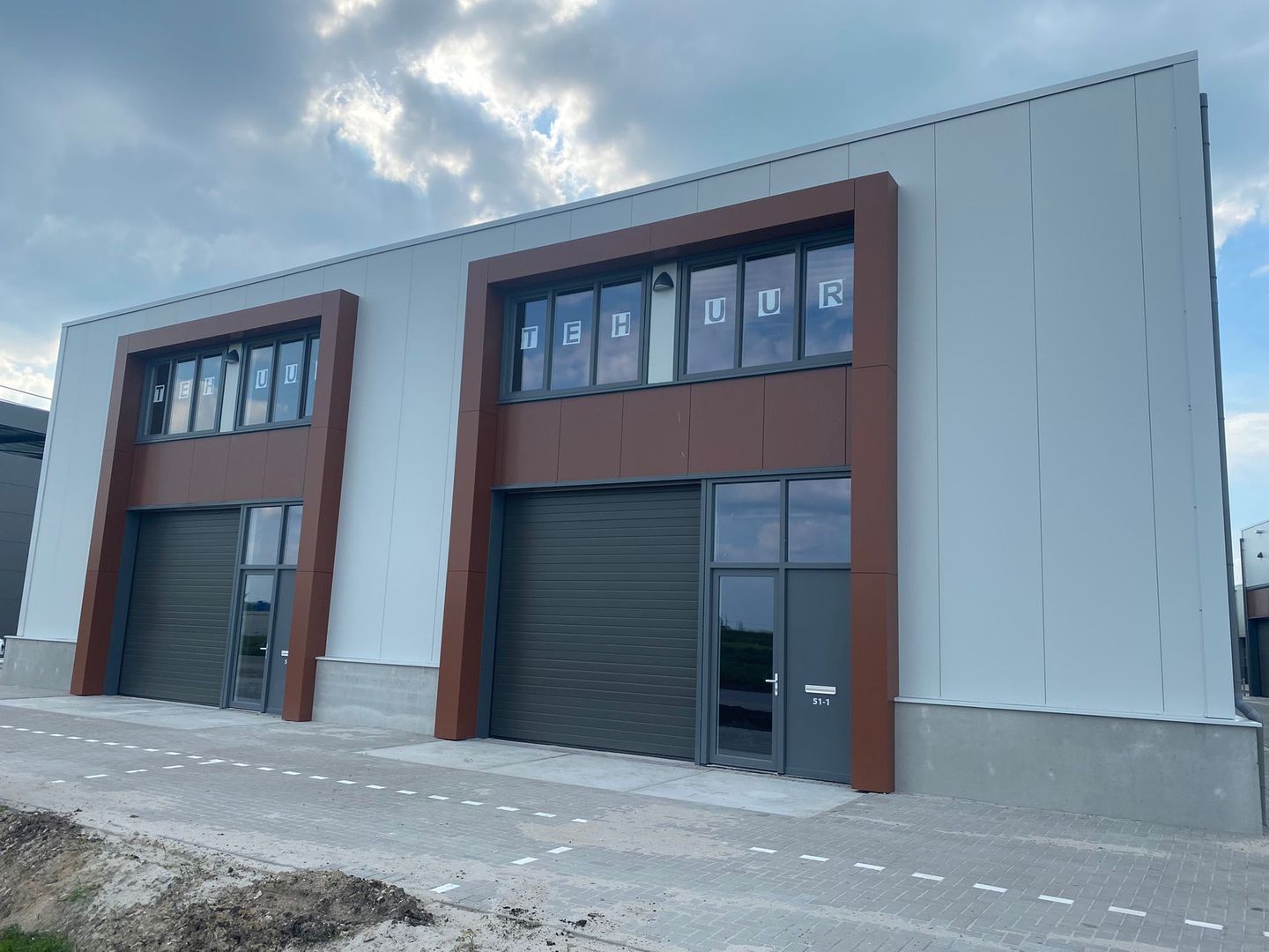 View photo 3 of Roggemole 51-0010