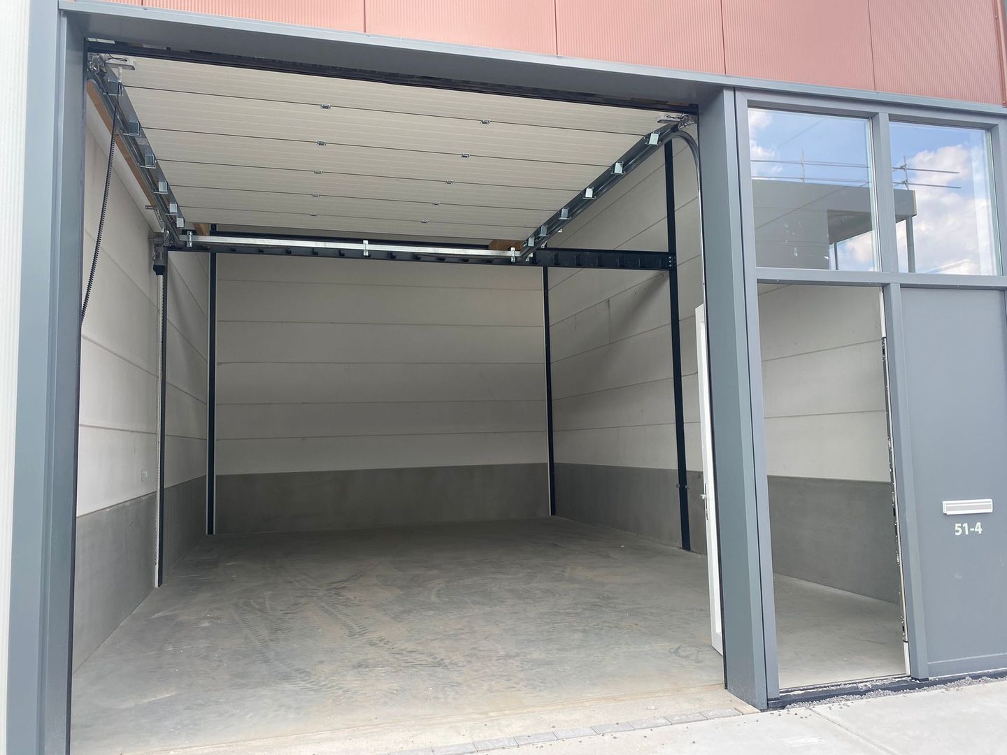 View photo 5 of Roggemole 51-0010