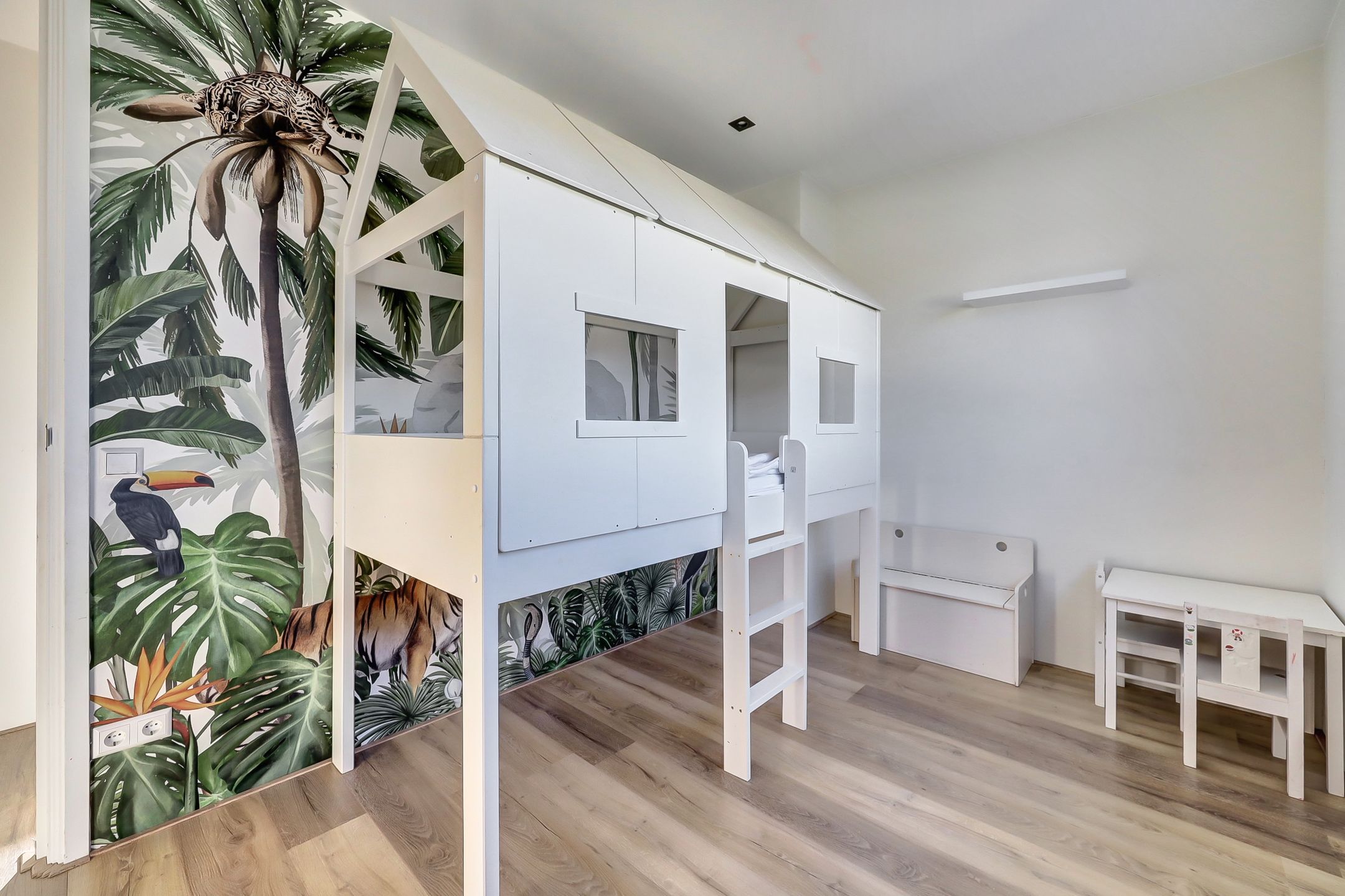 Photo 33 of Burgemeester van der Veldestraat 4