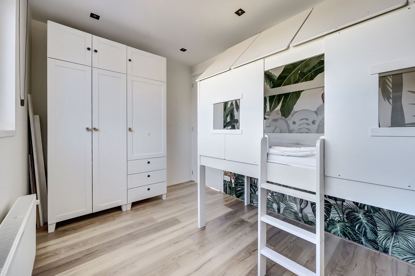 Photo 34 of Burgemeester van der Veldestraat 4