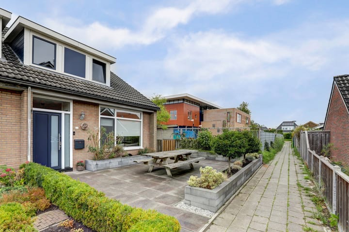 Photo 7 of Molefinne 25