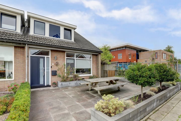 Photo 34 of Molefinne 25