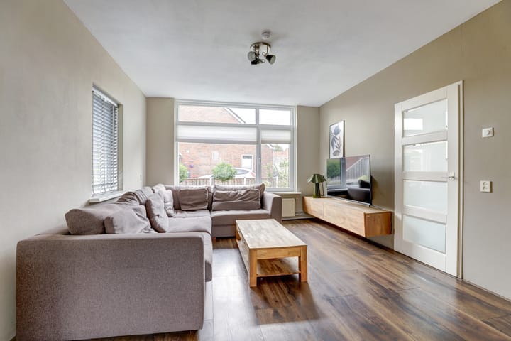 Photo 9 of Molefinne 25