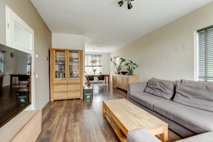 Photo 2 of Molefinne 25