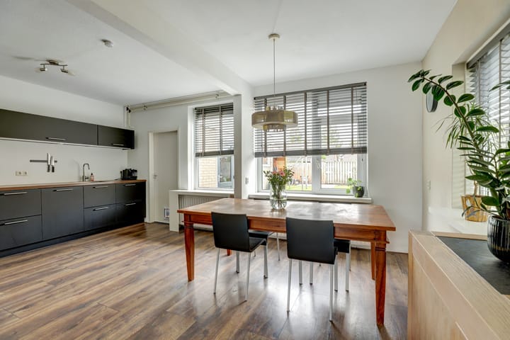 Photo 13 of Molefinne 25