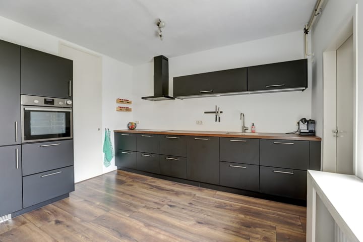 Photo 17 of Molefinne 25