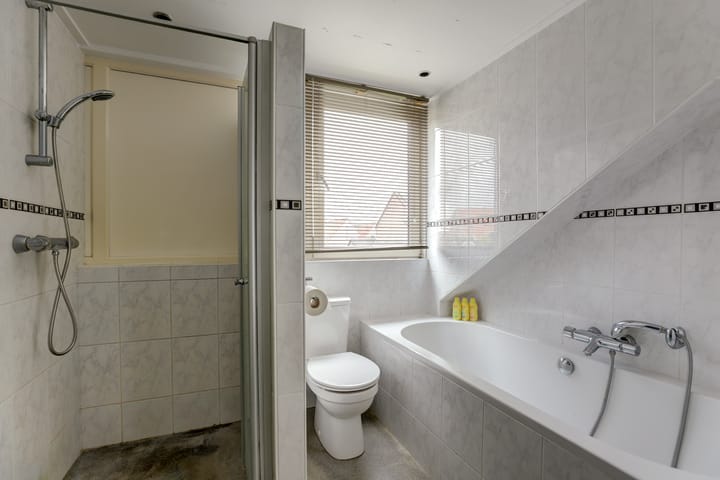 Photo 27 of Molefinne 25