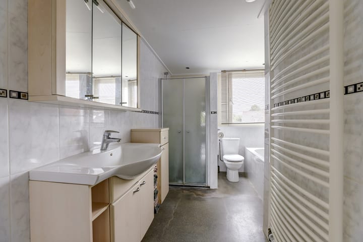 Photo 29 of Molefinne 25