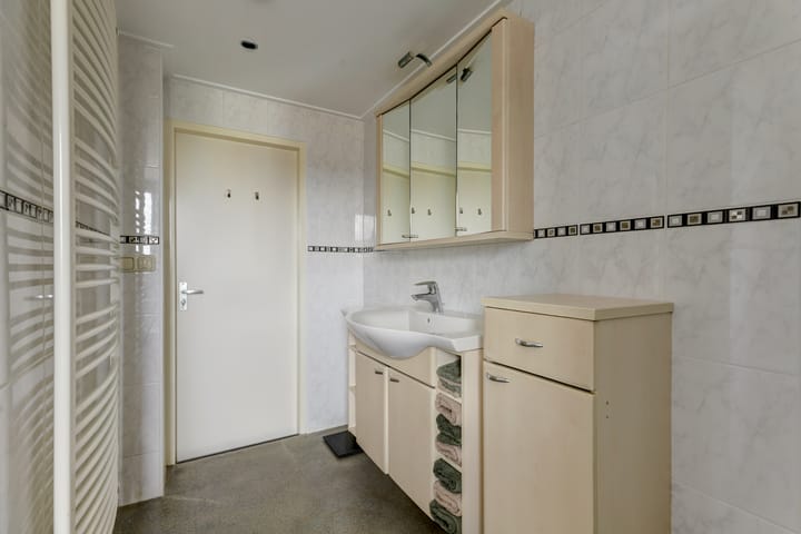 Photo 28 of Molefinne 25