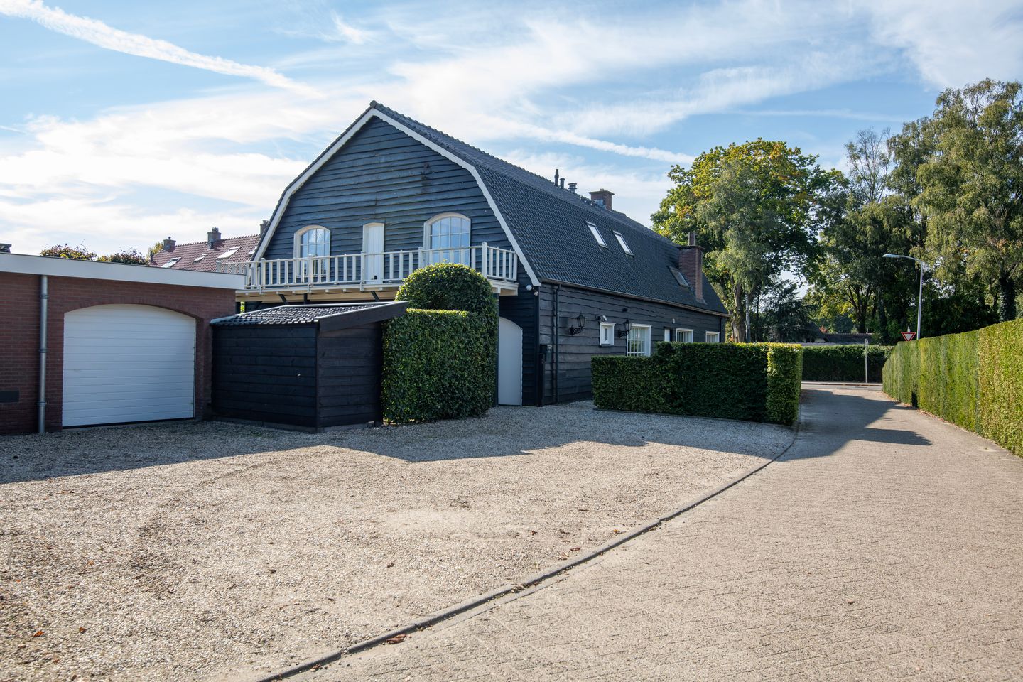 View photo 2 of Dorpsstraat 166-168