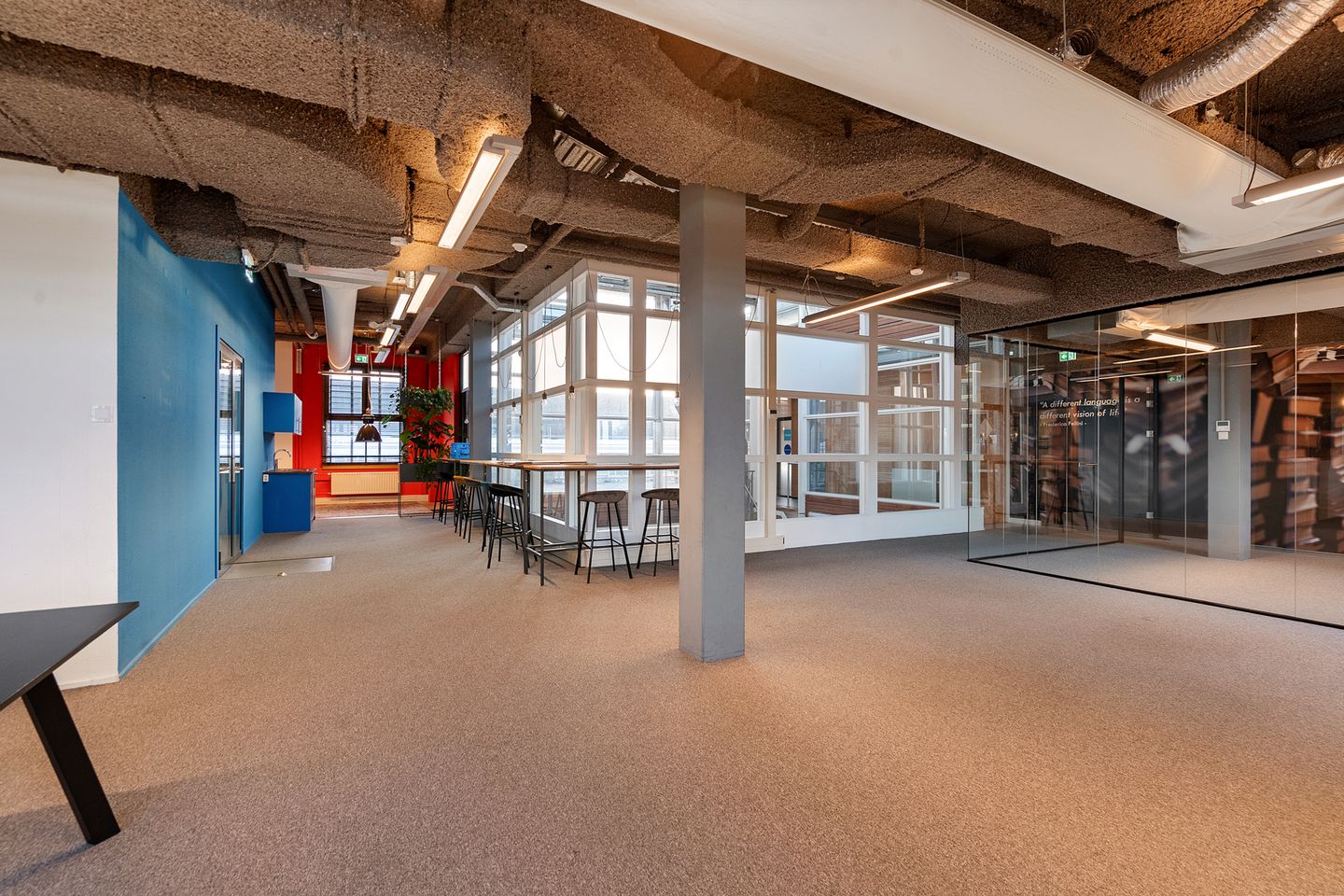 Bekijk foto 1 van Kennemerplein 6