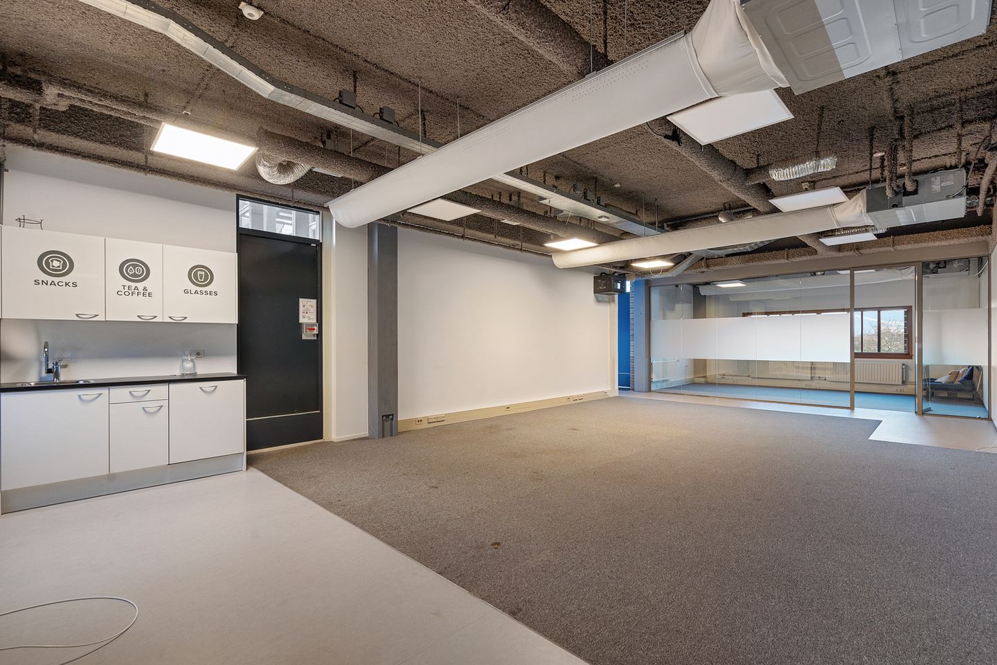 Bekijk foto 1 van Kennemerplein 6