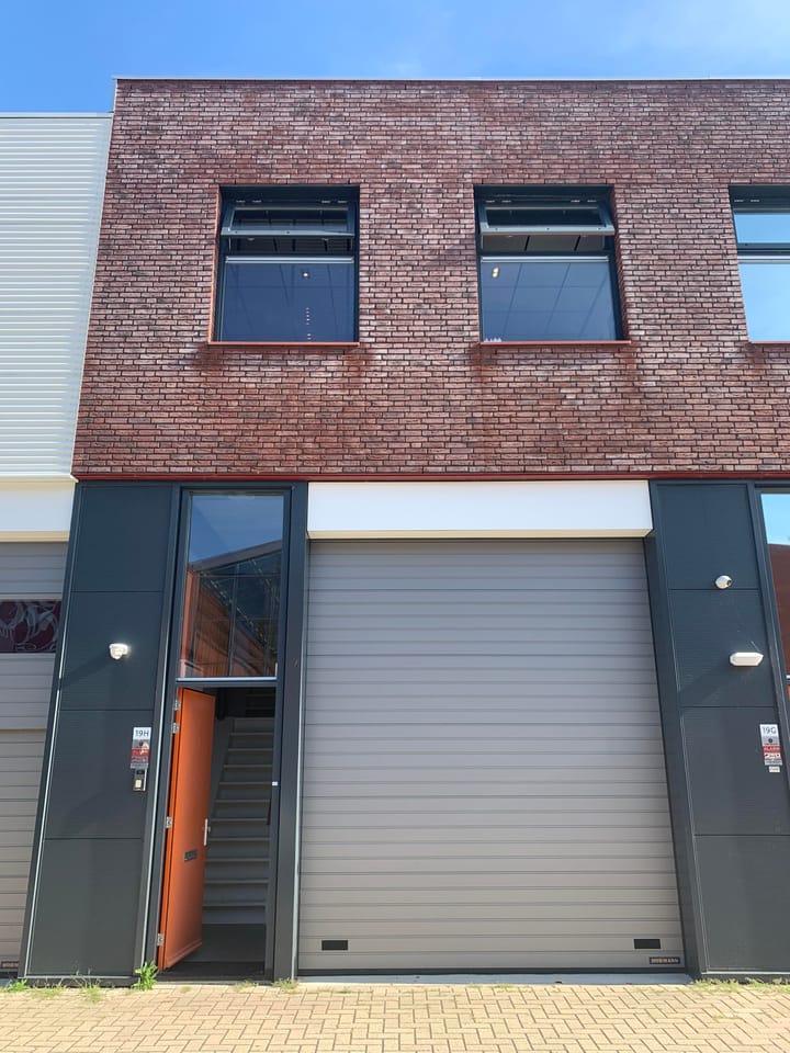 Tokyostraat 19-H, Lijnden