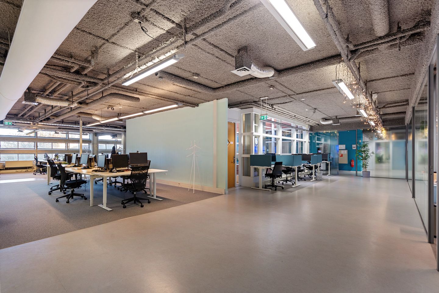 Bekijk foto 1 van Kennemerplein 6