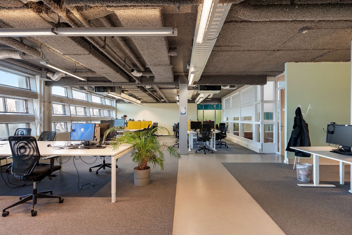 Bekijk foto 2 van Kennemerplein 6