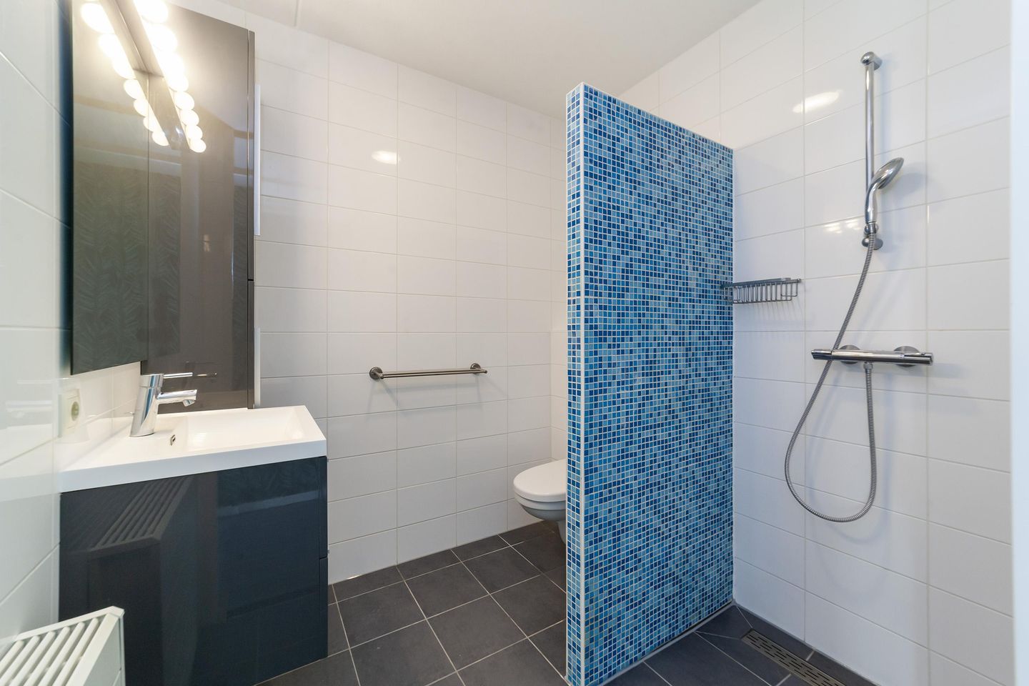 Photo 4 of Toos Korvezeepad 62