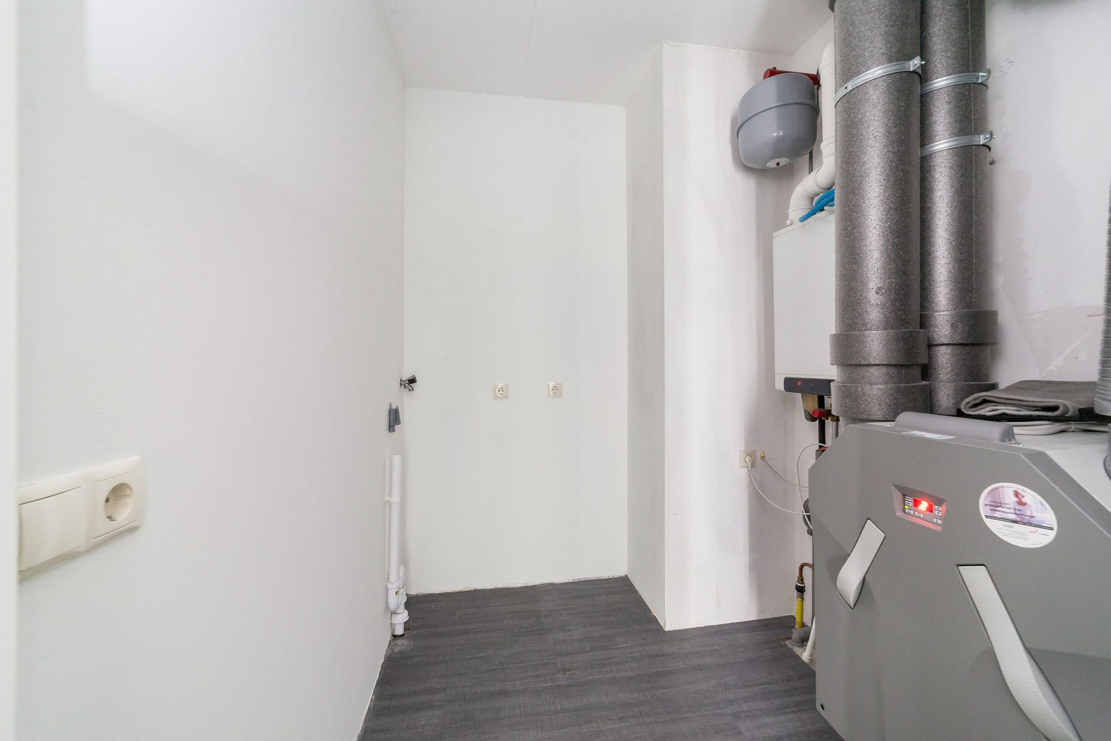 Photo 9 of Toos Korvezeepad 62